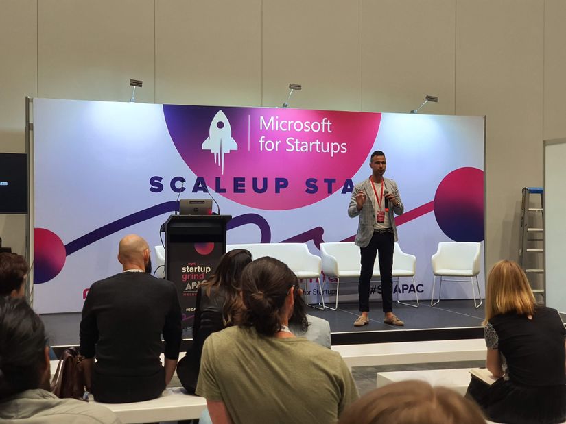 Omar de Silva presenting on the Microsoft Scaleup Stage